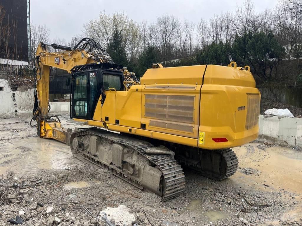 CAT 352 组装挖掘机