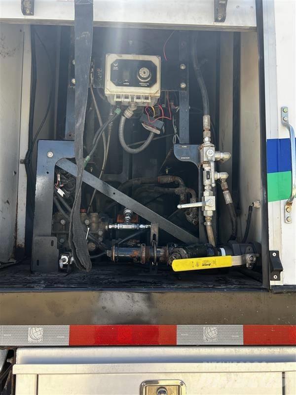 Kenworth T880 组合/真空油槽车