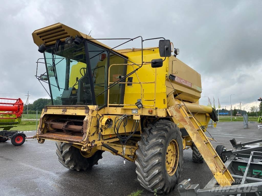 New Holland TF 46 联合收割机