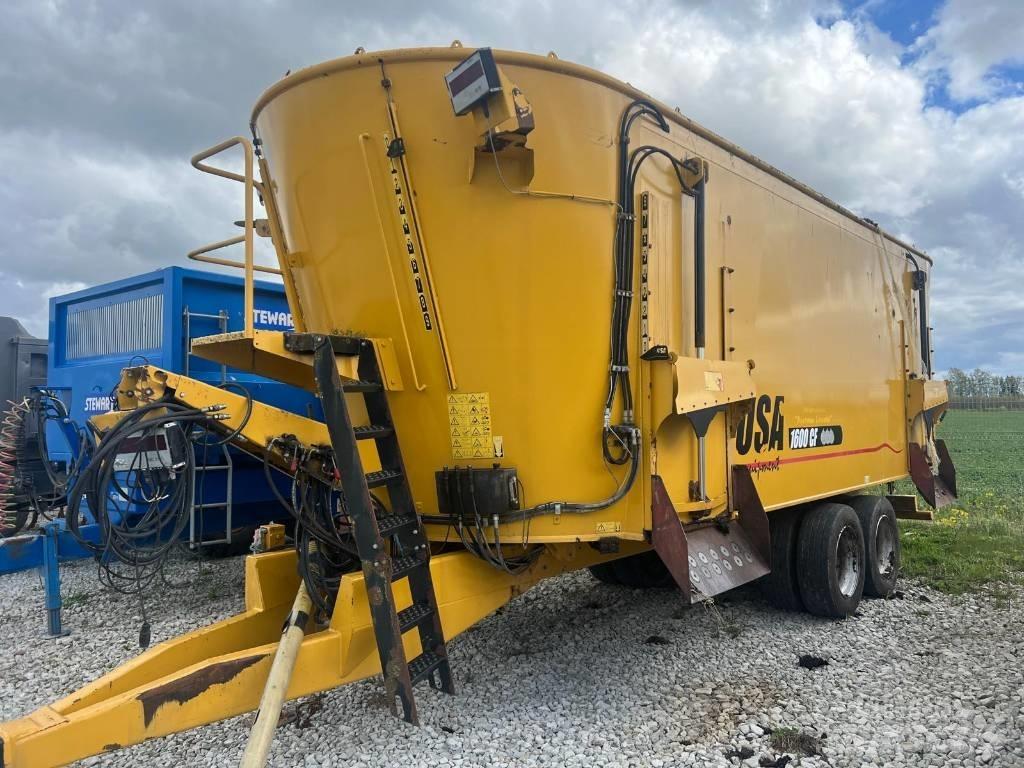 Peecon 1600 CF 青饲料搬运车