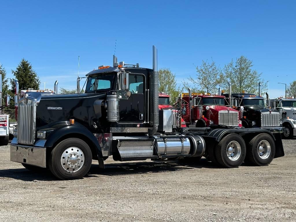Kenworth W900 牵引车