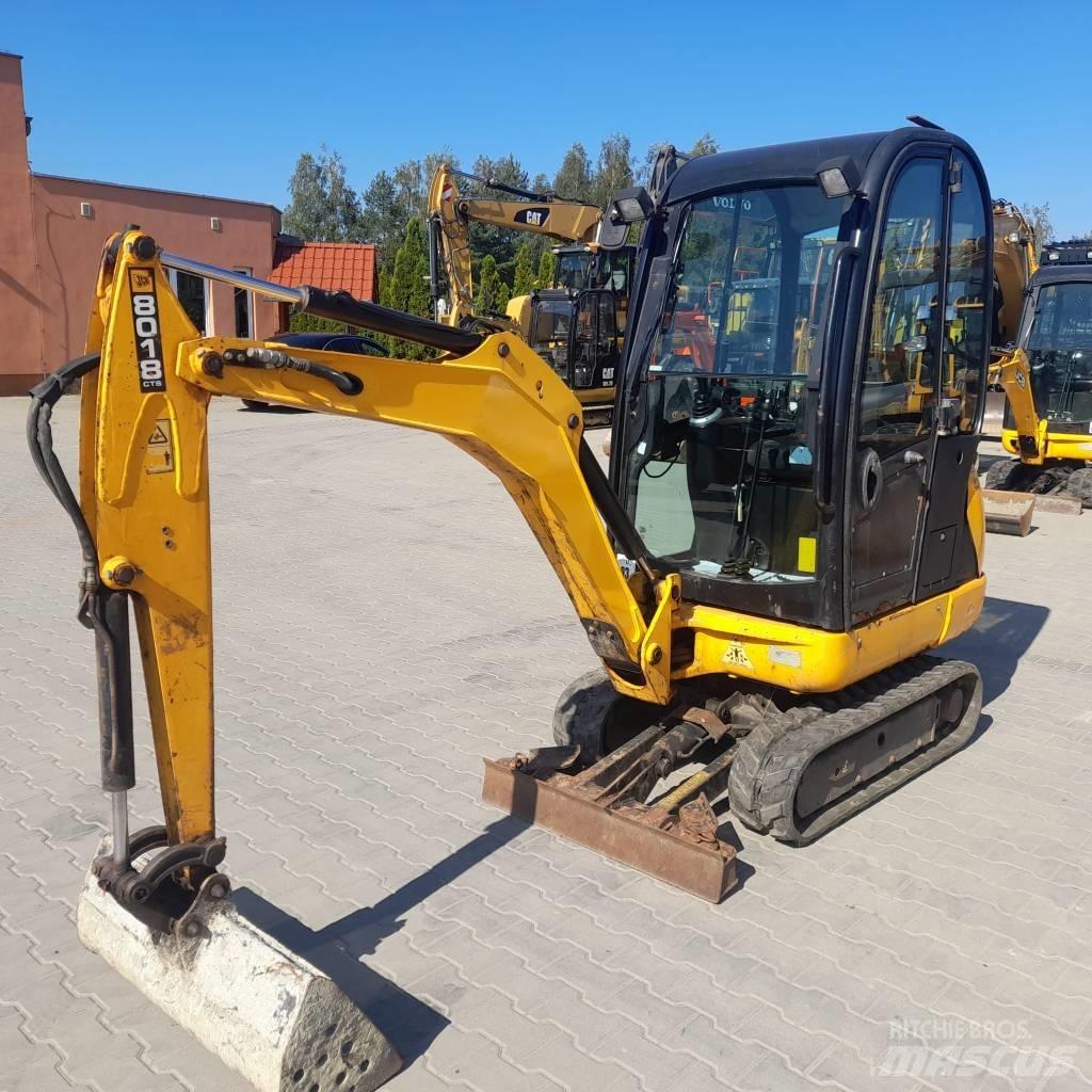 JCB 8018 CTS 小型挖掘机