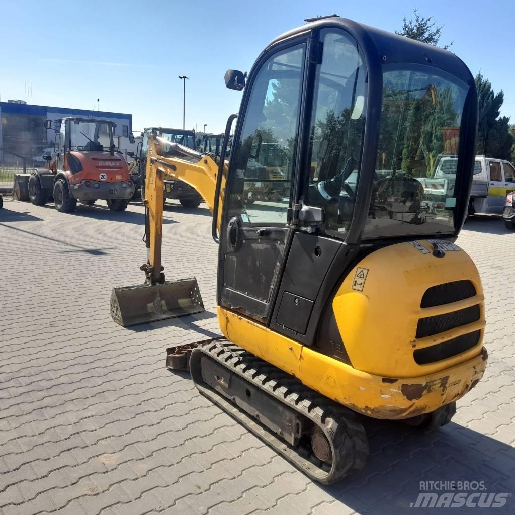 JCB 8018 CTS 小型挖掘机