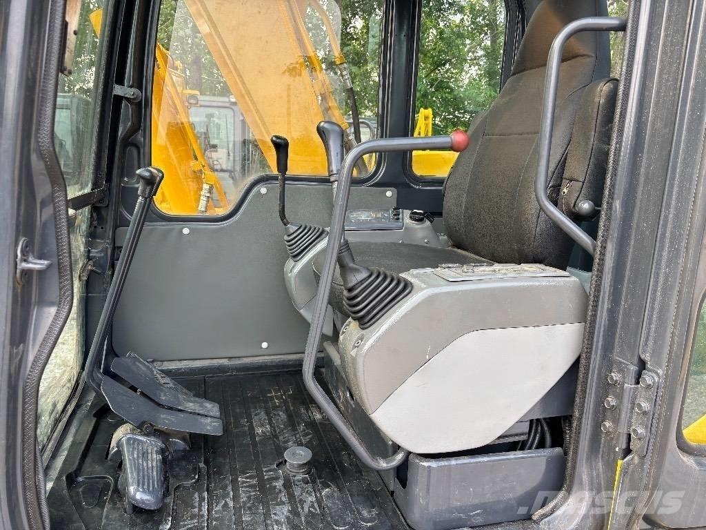 Komatsu PC 70 小型挖掘机