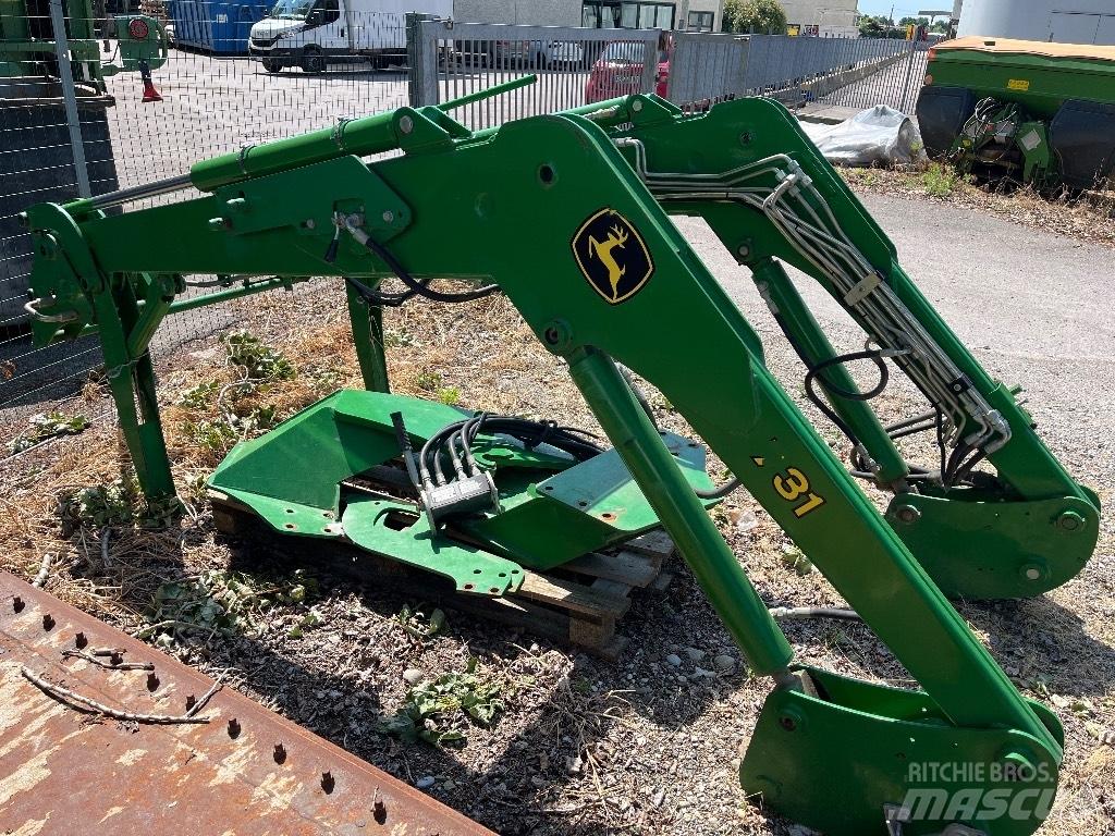 John Deere 731 前装载和挖掘机