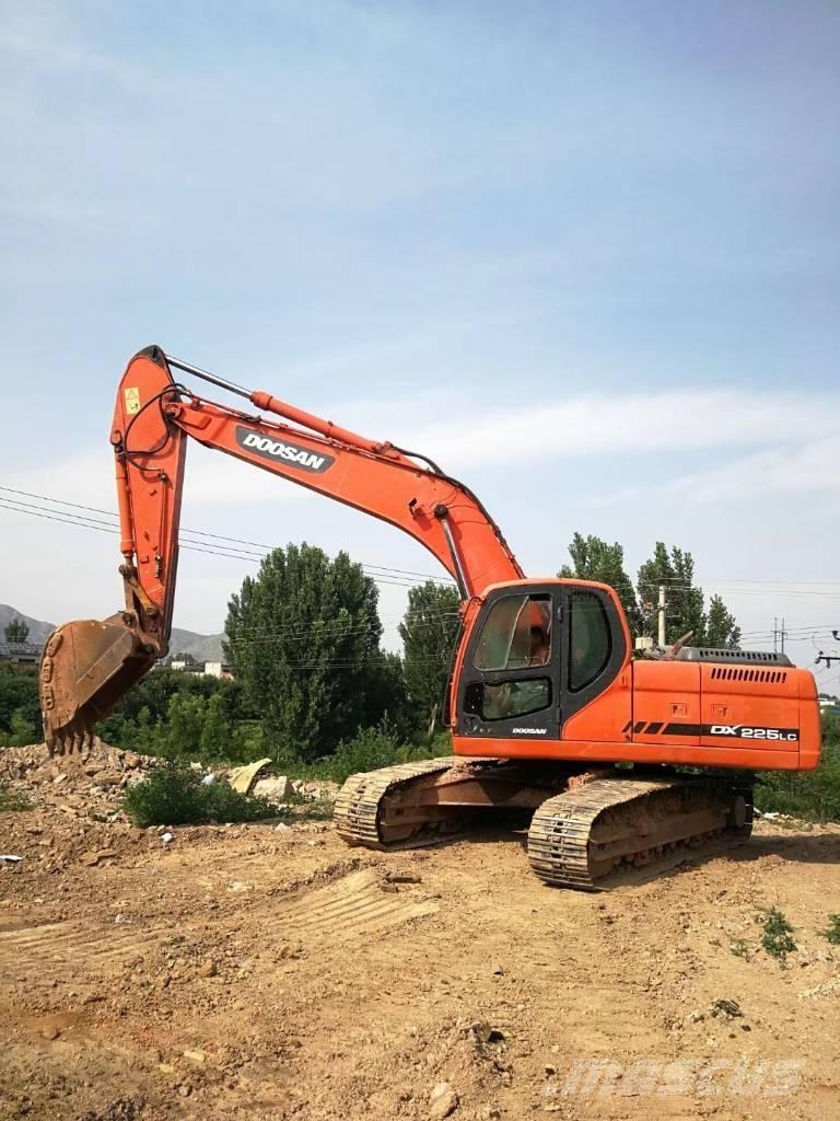 Doosan dx225 履带挖掘机