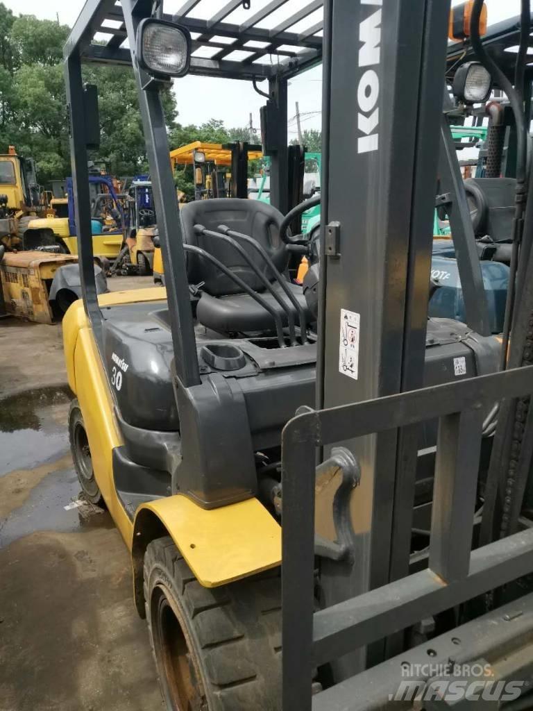 Komatsu 30 伸缩臂叉装车|叉装车