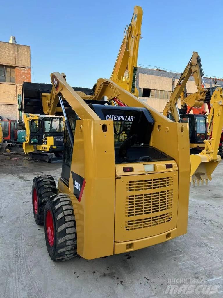 CAT 246D 滑移装载机