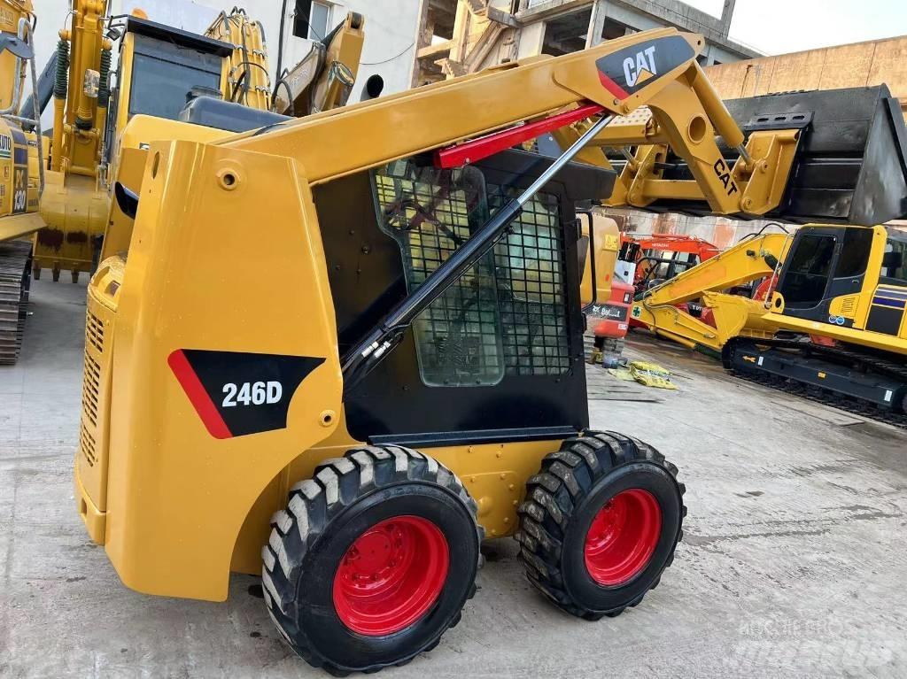 CAT 246D 滑移装载机