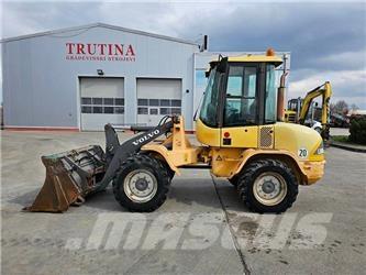 Volvo L 30 B 轮式装载机