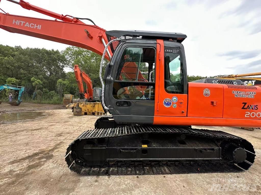 Hitachi ZX 200 小型挖掘机