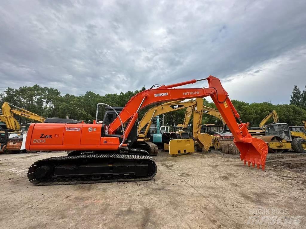 Hitachi ZX 200 小型挖掘机