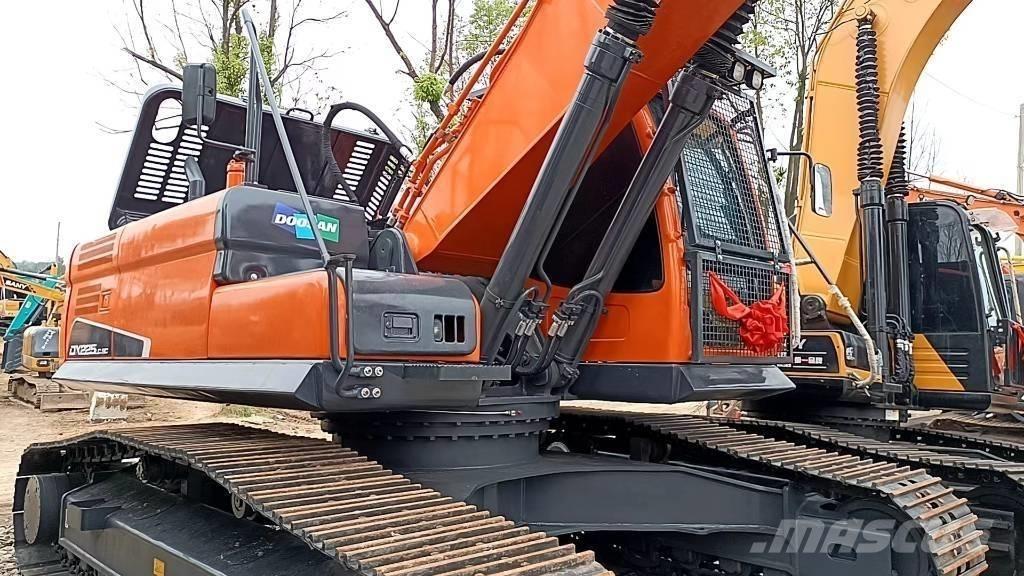 Doosan DX 225 LC 履带挖掘机