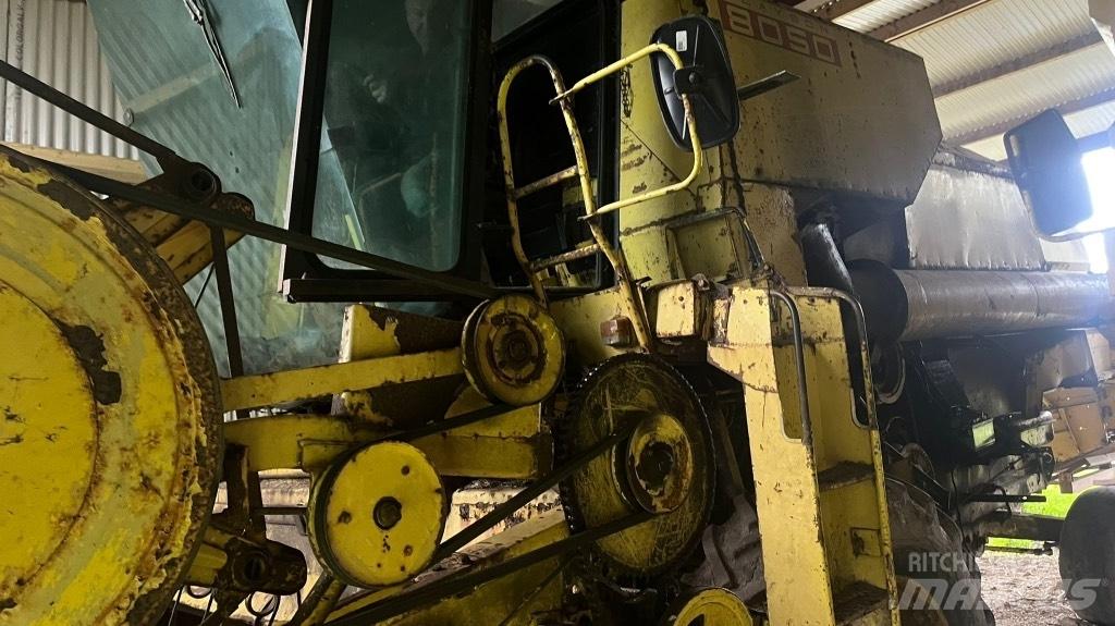 New Holland 8050 联合收割机