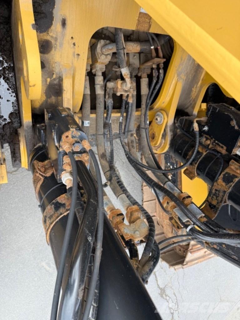 CAT 374 F L 履带挖掘机