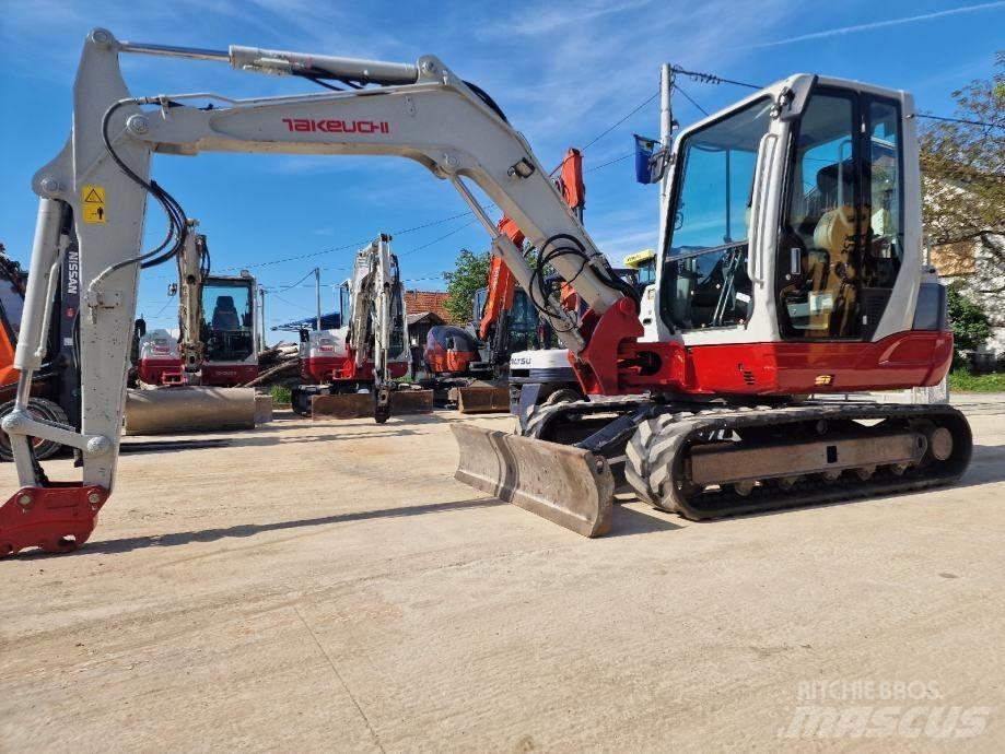 Takeuchi TB250 小型挖掘机