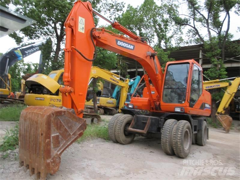 Doosan DH150W-7 轮式挖掘机