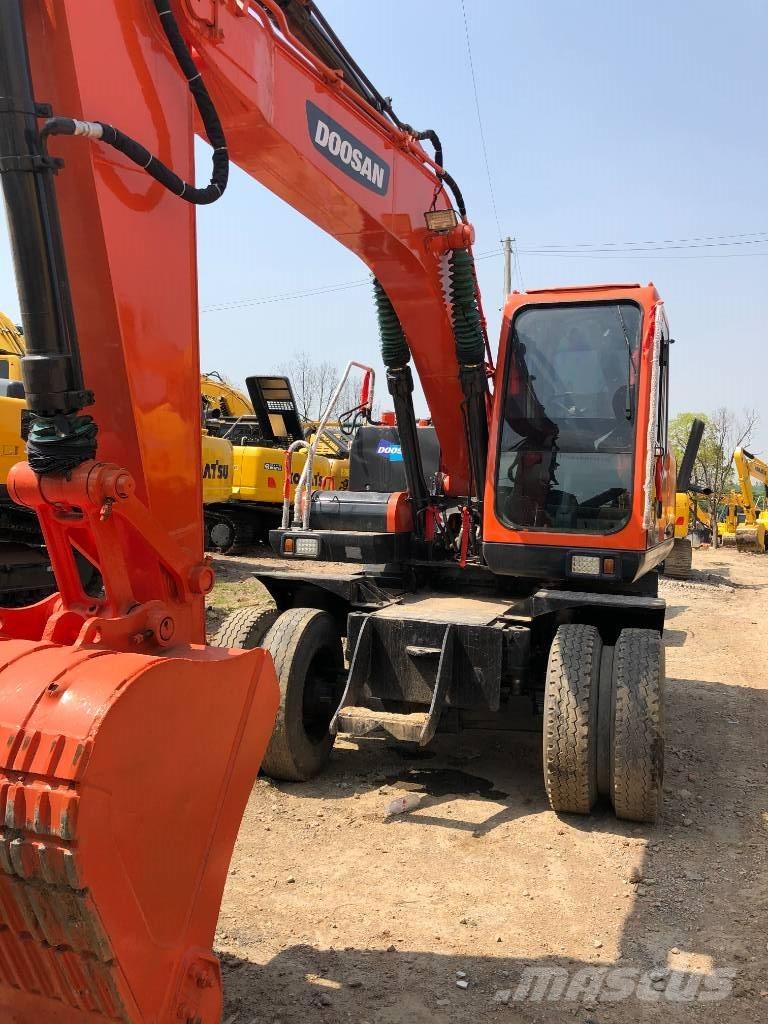 Doosan DX150W 履带挖掘机