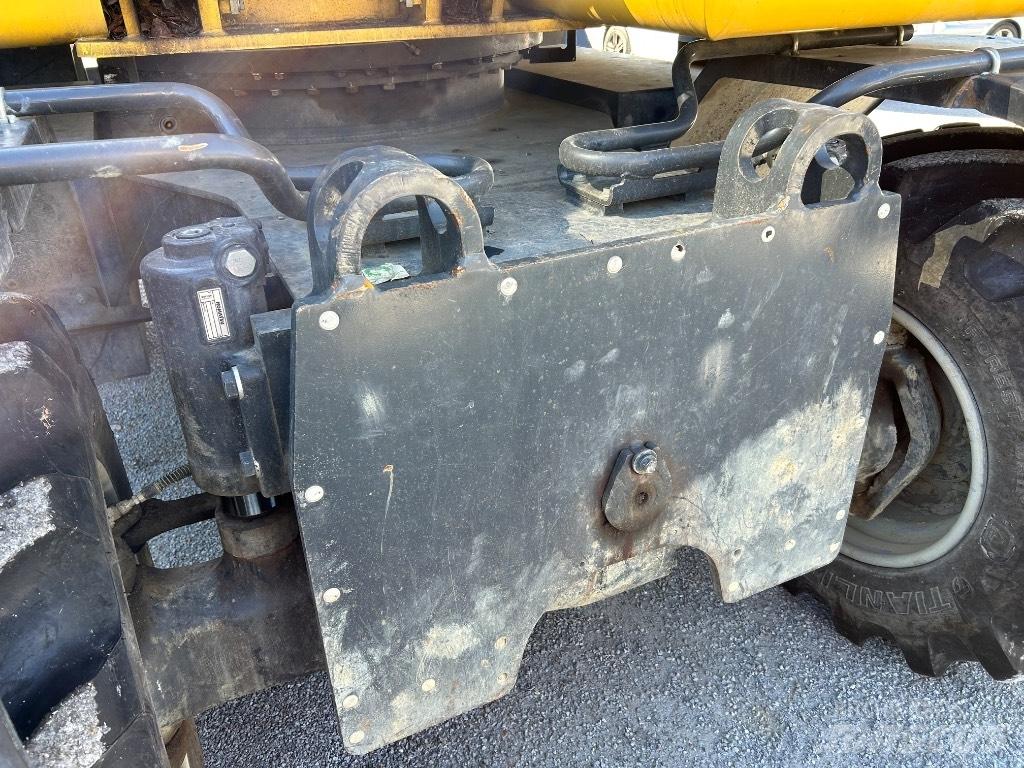 Komatsu PW148 -10 轮式挖掘机