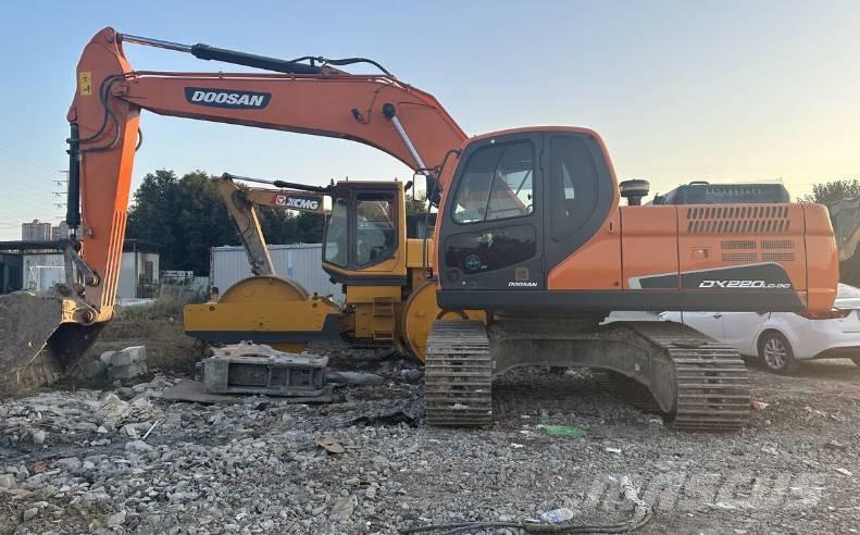 Doosan DX220 履带挖掘机