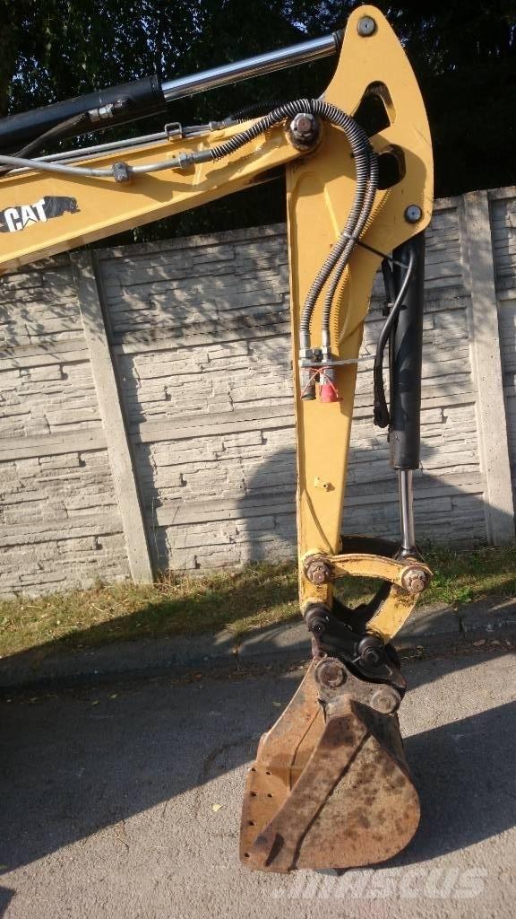 CAT 302.7 D 中型挖掘机