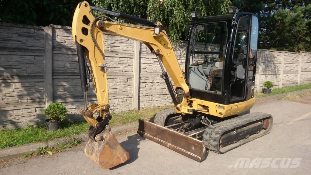 CAT 302.7 D 中型挖掘机