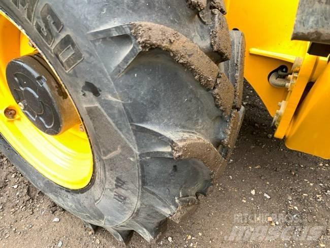 JCB 535-125 伸缩臂叉装车|叉装车