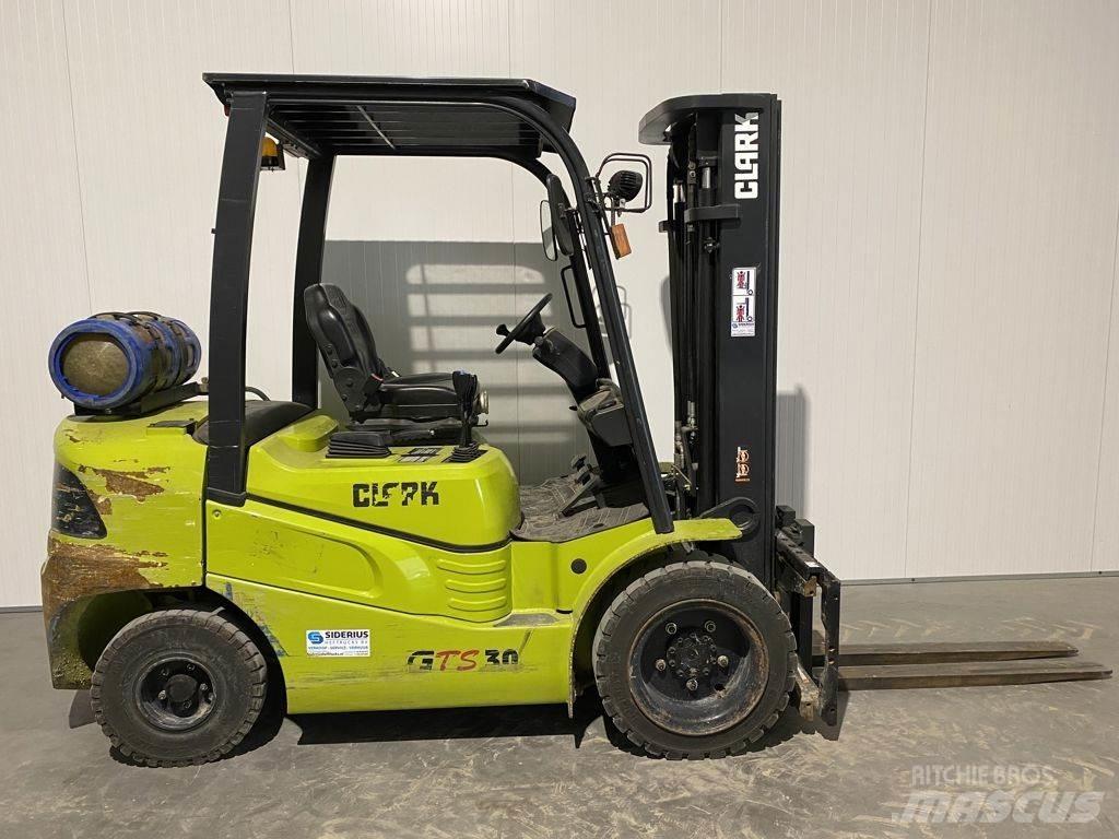 Clark GTS30 天然气叉车
