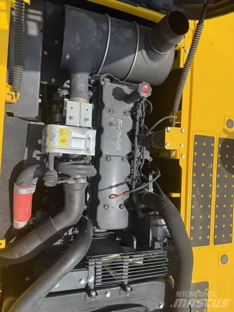 Komatsu 220LC-8 履带挖掘机