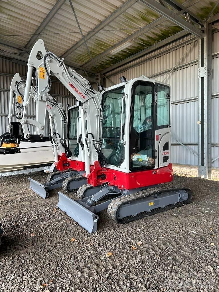 Takeuchi TB325 小型挖掘机