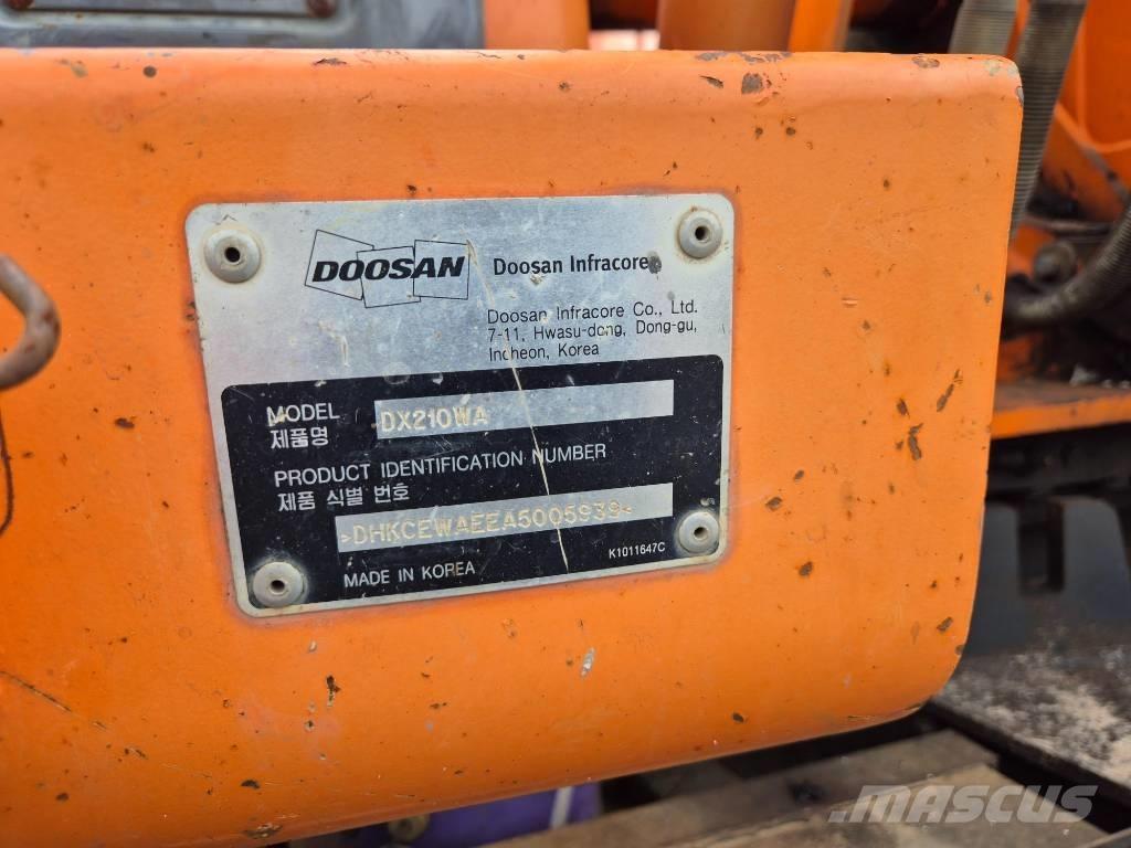 Doosan DX210WA 轮式挖掘机