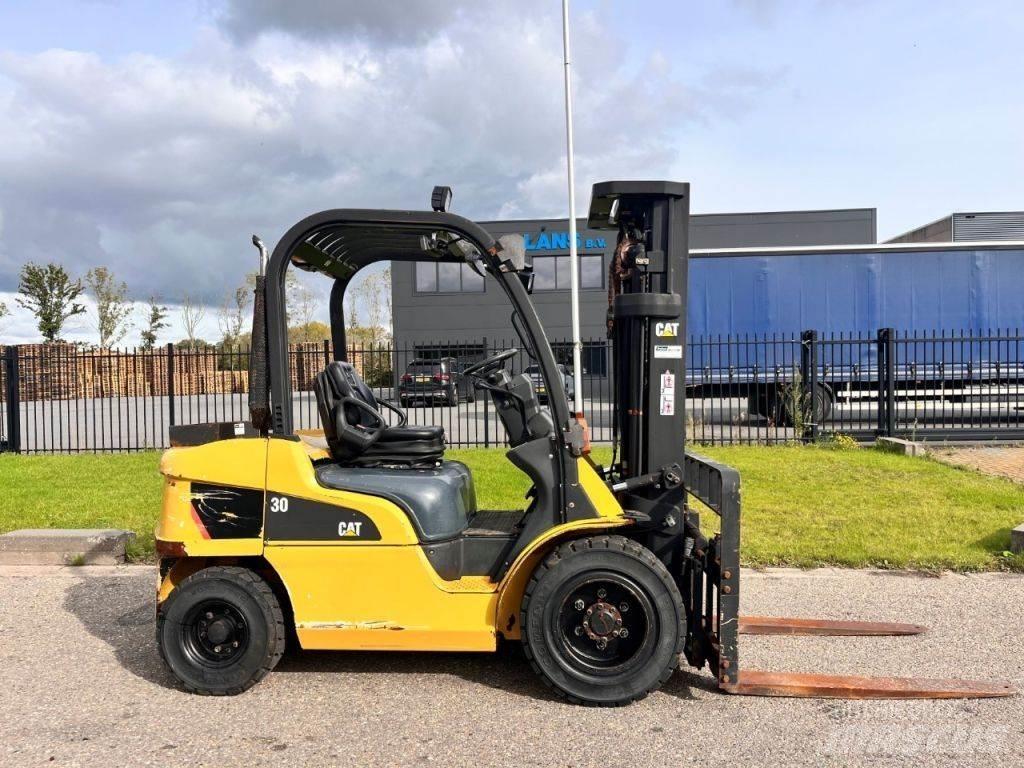 CAT DP30N 柴油叉车