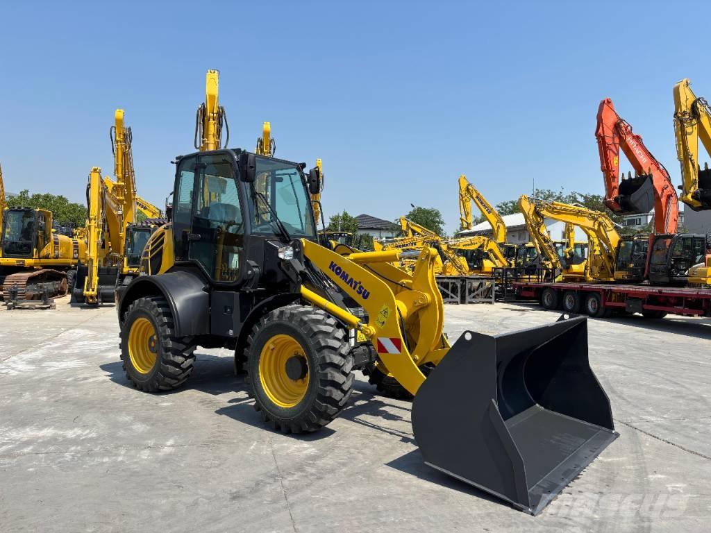 Komatsu WA 100 M-8 小型装载机
