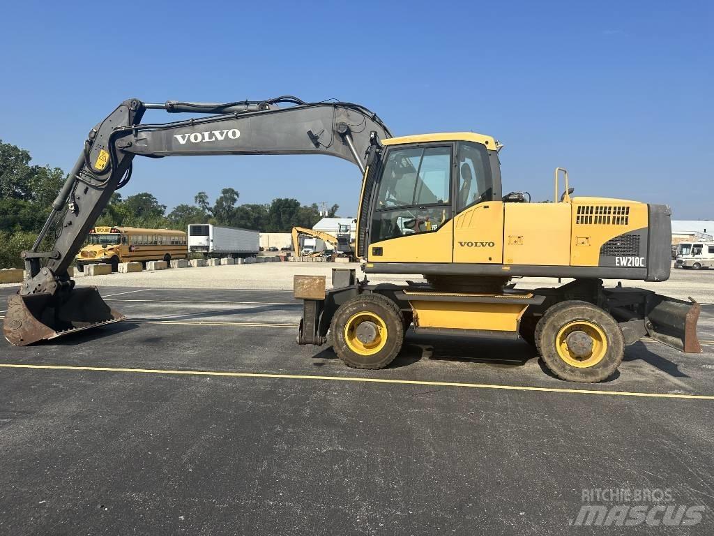 Volvo EW 210 C 轮式挖掘机
