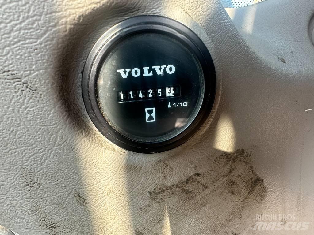 Volvo EW 210 C 轮式挖掘机