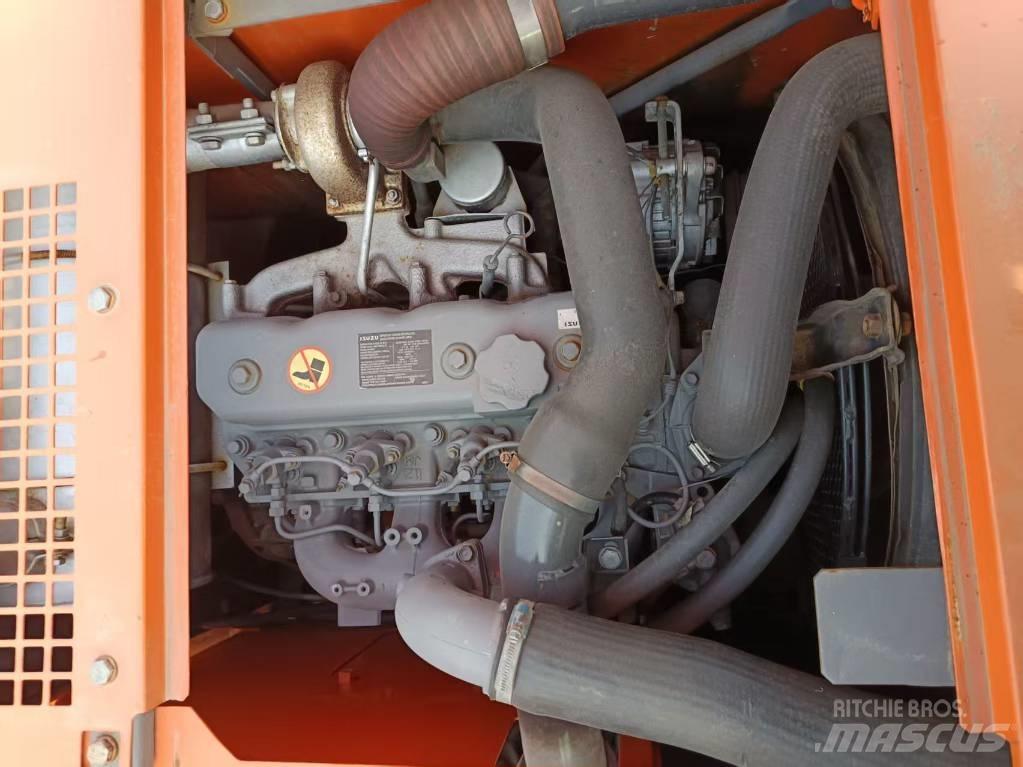 Hitachi ZX135 履带挖掘机