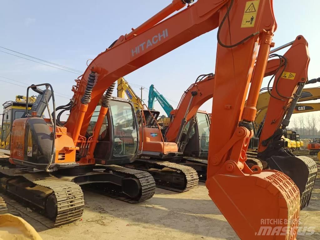 Hitachi ZX135 履带挖掘机