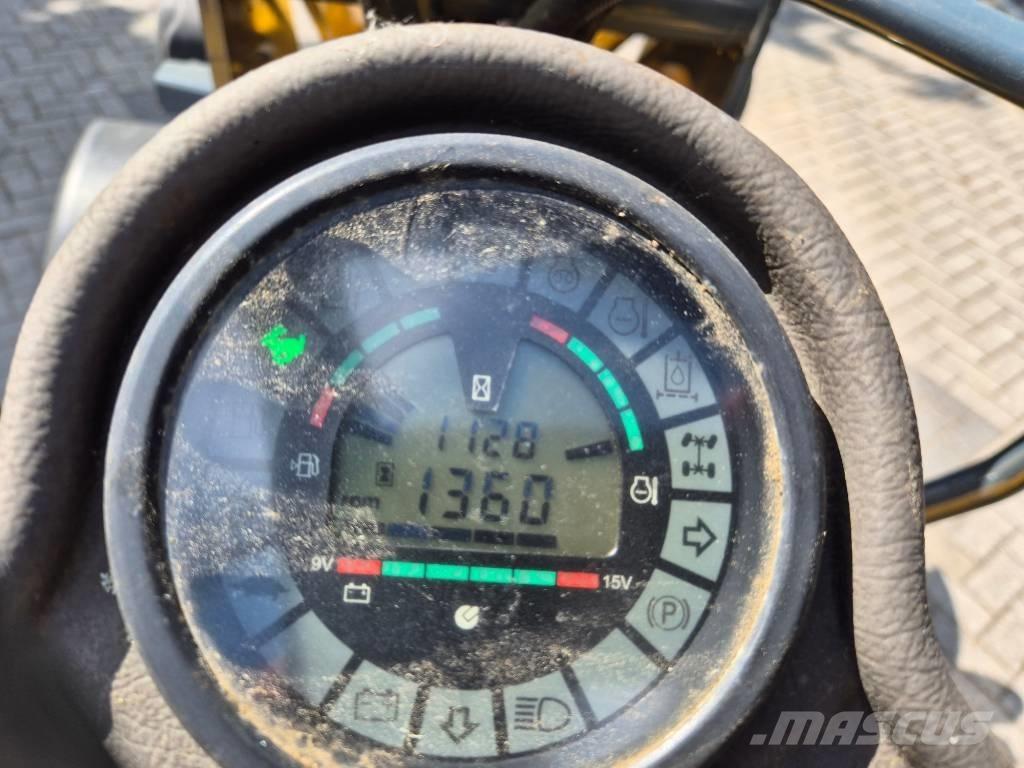 Mustang AL 306 小型装载机