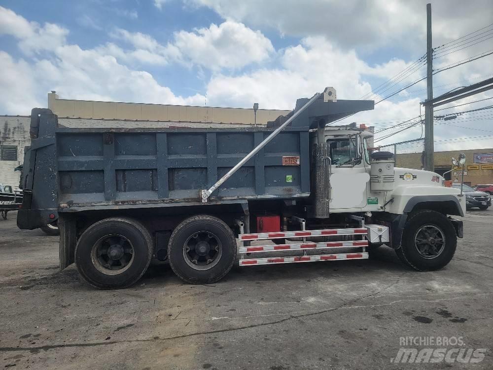 Mack RD 688 SX 自卸式货车