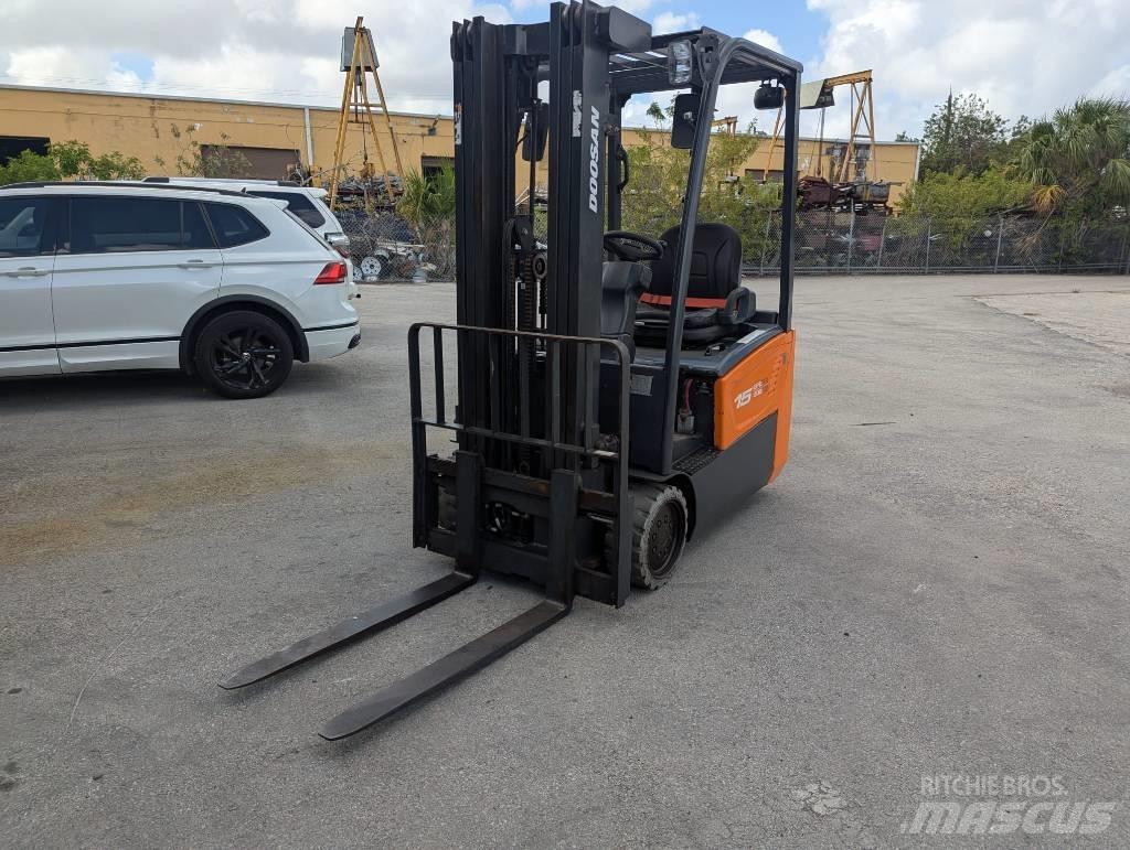 Doosan B 15 T-7 电动叉车