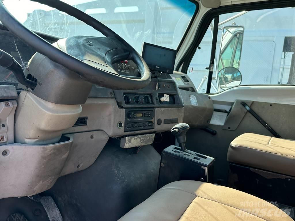 Sterling L 7500 平板车