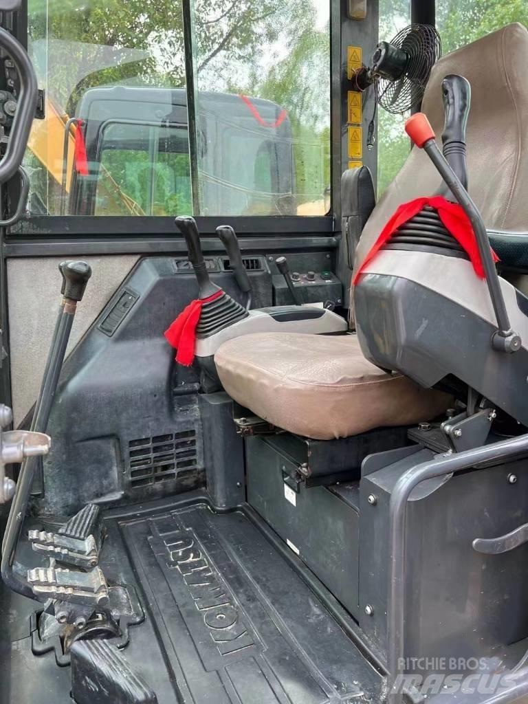 Komatsu PC56-7 履带挖掘机
