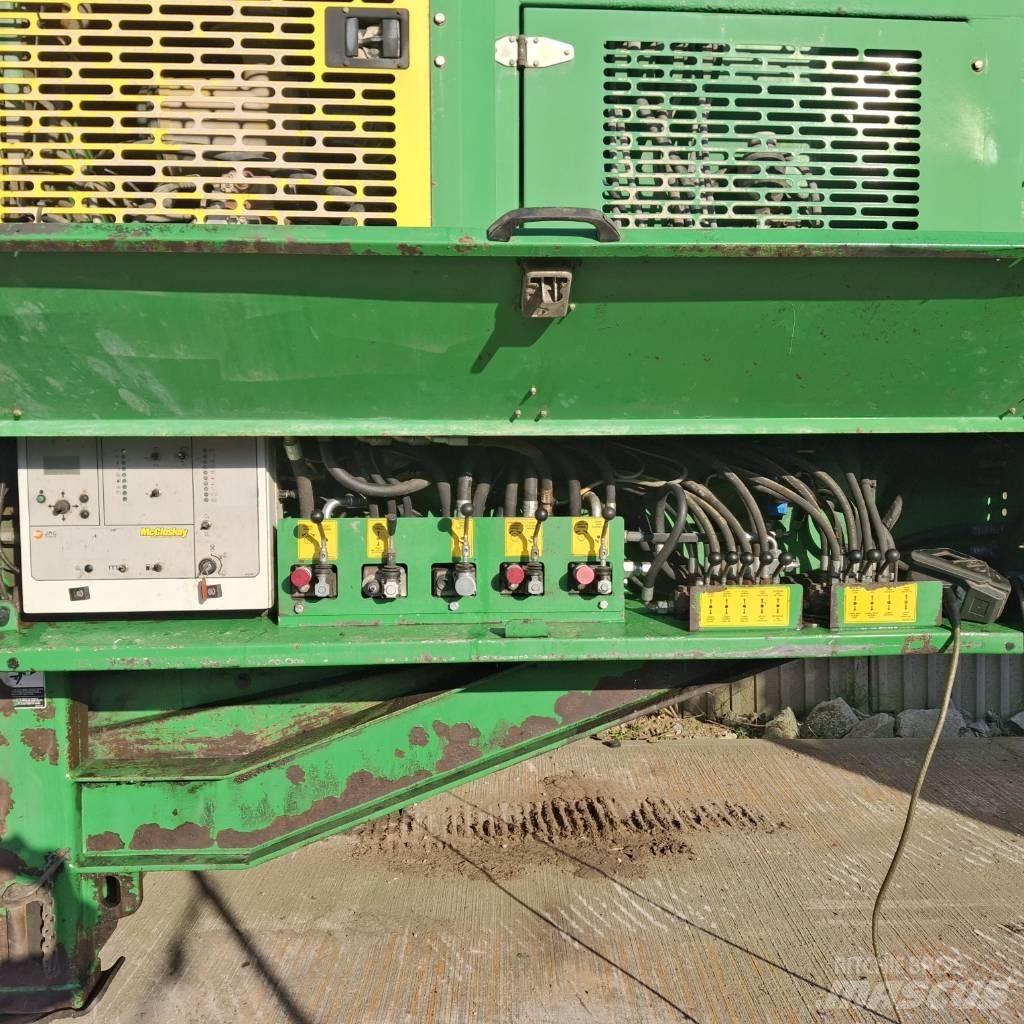McCloskey J40 移动式破碎机