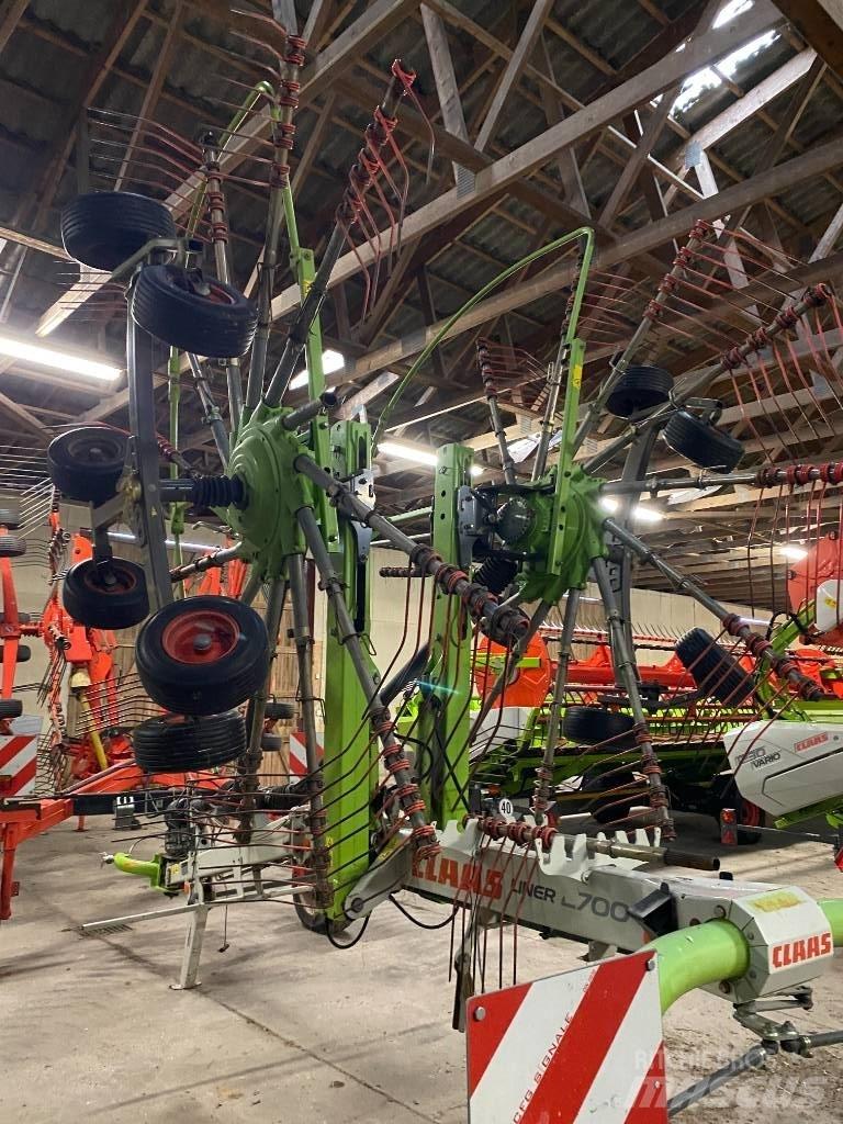 CLAAS Liner 2700 料堆整形机
