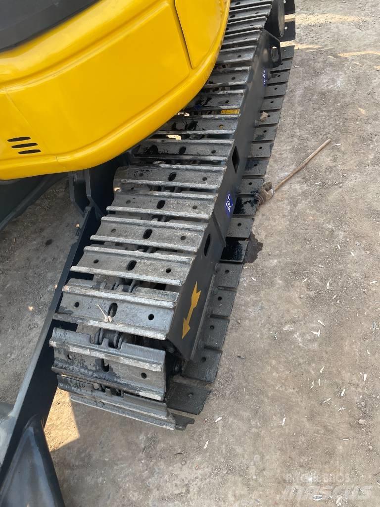 Komatsu PC 35 小型挖掘机