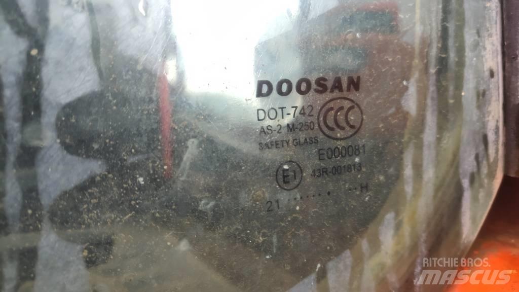 Doosan DX225LC-9C 履带挖掘机