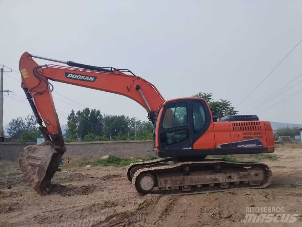 Doosan DX225LC-9C 履带挖掘机