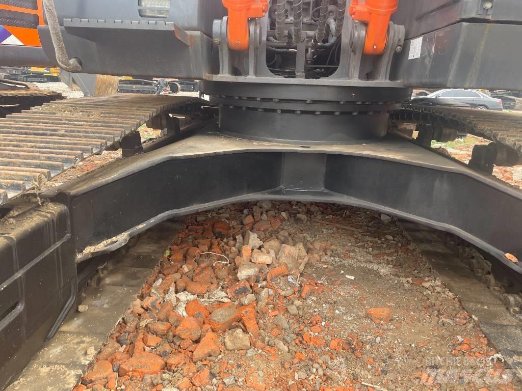 Hitachi ZX 200 履带挖掘机