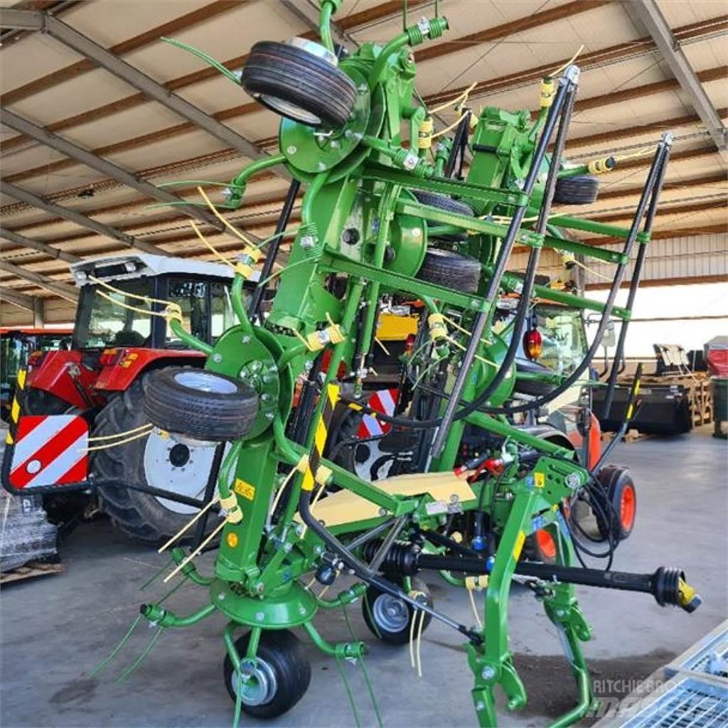 Krone VENDRO 900 犁耙和摊草机