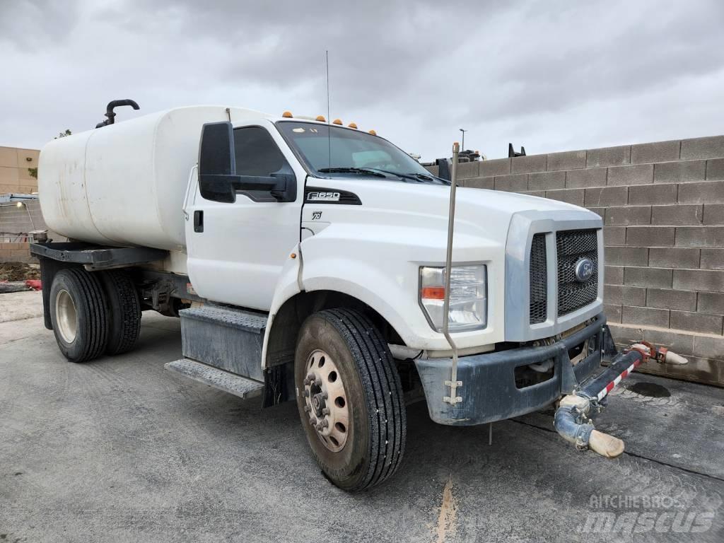 Ford F 650 水罐车